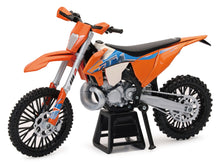 Load image into Gallery viewer, New Ray Toys KTM 300 EXC TPI Enduro Bike/ Scale - 1:12