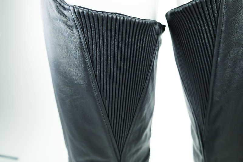 River Road Plains Leather Chaps Black - Large