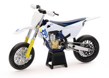 Load image into Gallery viewer, New Ray Toys Husqvarna FS450 Supermoto/ Scale - 1:12