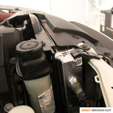 Load image into Gallery viewer, Mishimoto 92-99 BMW E36 Manual Aluminum Radiator