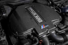 Load image into Gallery viewer, Eventuri BMW E39 M5 / E52 Z8 (S62) Black Carbon Plenum Lid - No Emblem